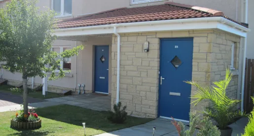 Leven housing